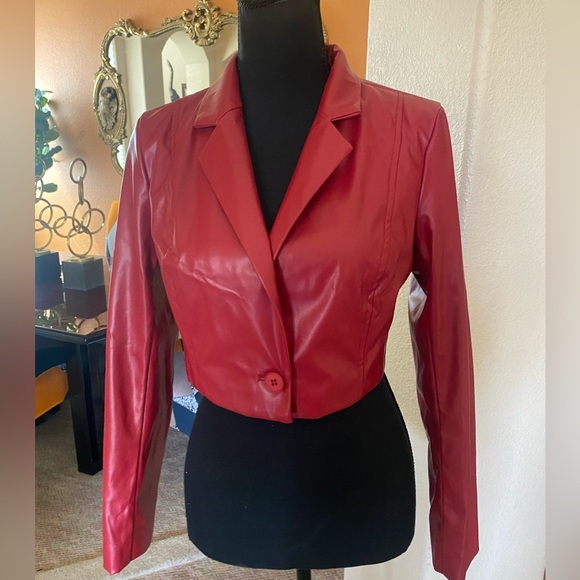 Cropped Red Faux Leather Red Women's Jacket Size Small 1 Button Lightweight NWT - Picture 9 of 9